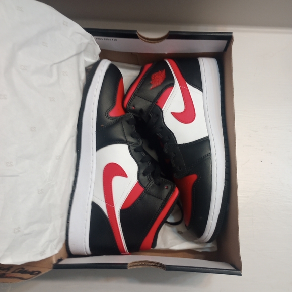 Air Jordan Retro 1 Mid Black Fire Red White Boys Sneakers With Box - Picture 1 of 15